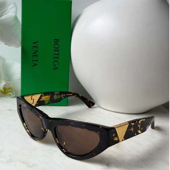 Bottega Veneta Accessories - NEW Bottega Veneta BV1176S Brown Tortoise Cat Eye Sunglasses